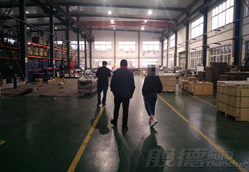 波蘭某客戶采購(gòu)般德手柄對(duì)夾蝶閥產(chǎn)品